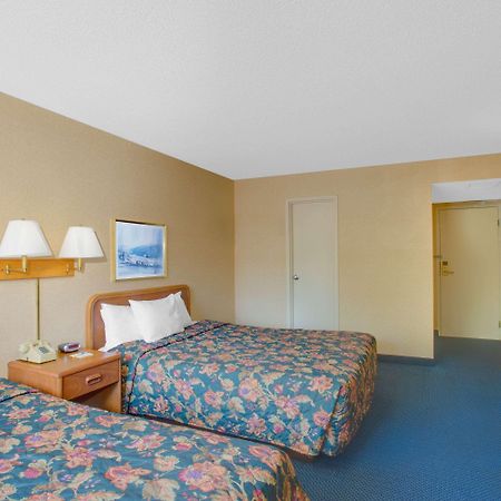 Days Inn By Wyndham Auburn/Finger Lakes Region Extérieur photo