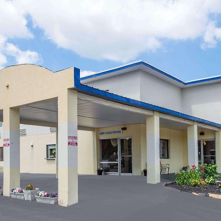 Days Inn By Wyndham Auburn/Finger Lakes Region Extérieur photo