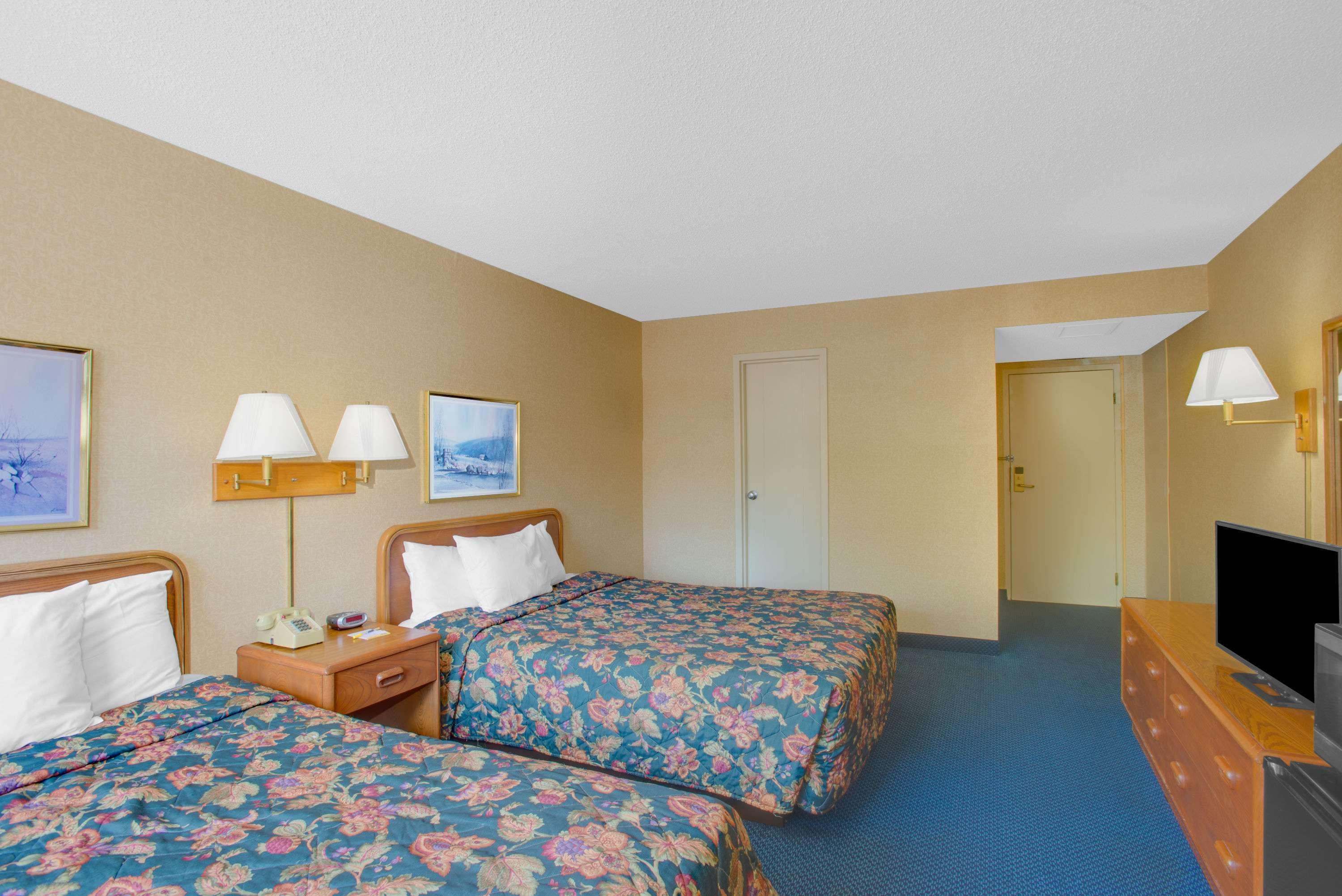 Days Inn By Wyndham Auburn/Finger Lakes Region Extérieur photo