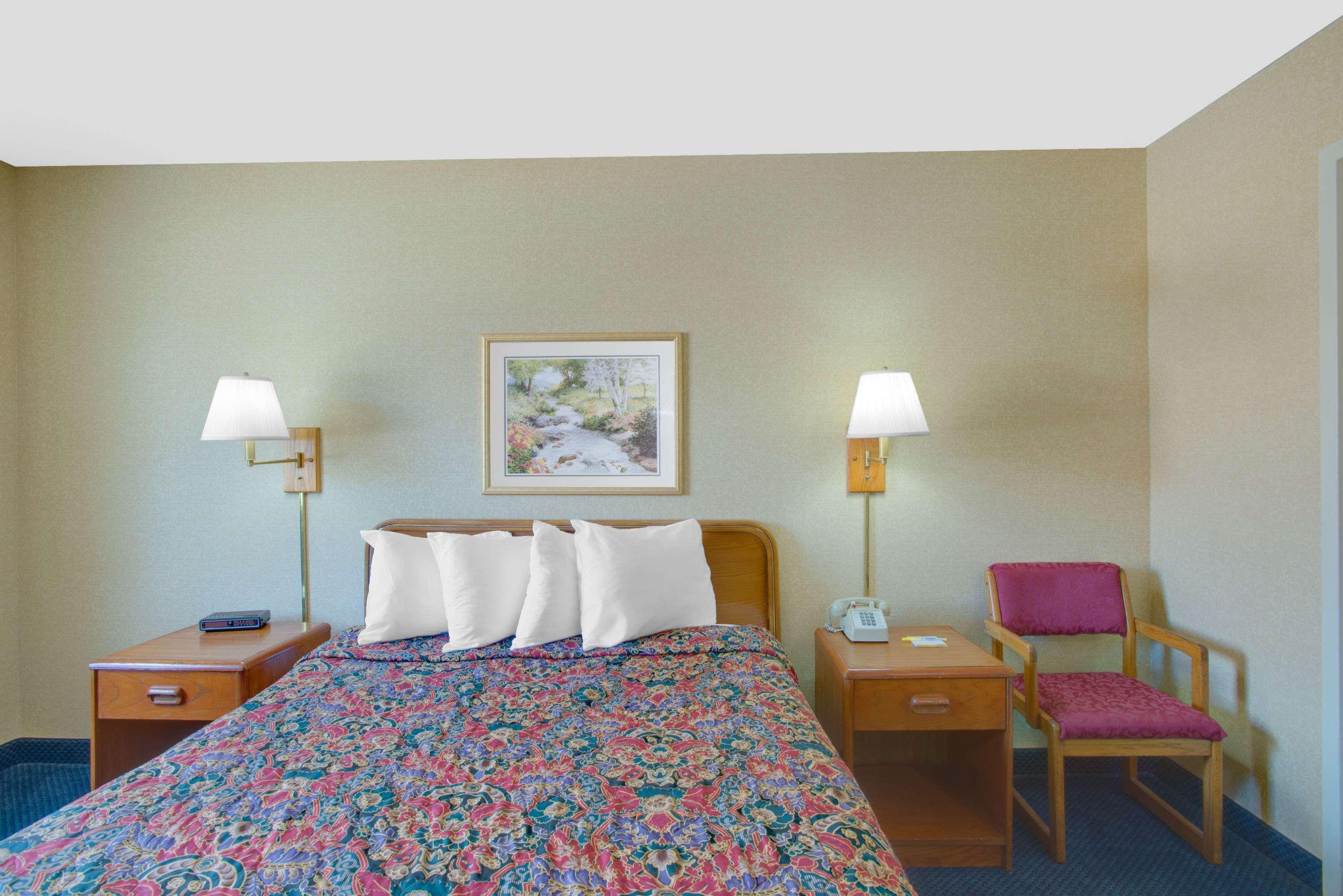 Days Inn By Wyndham Auburn/Finger Lakes Region Extérieur photo