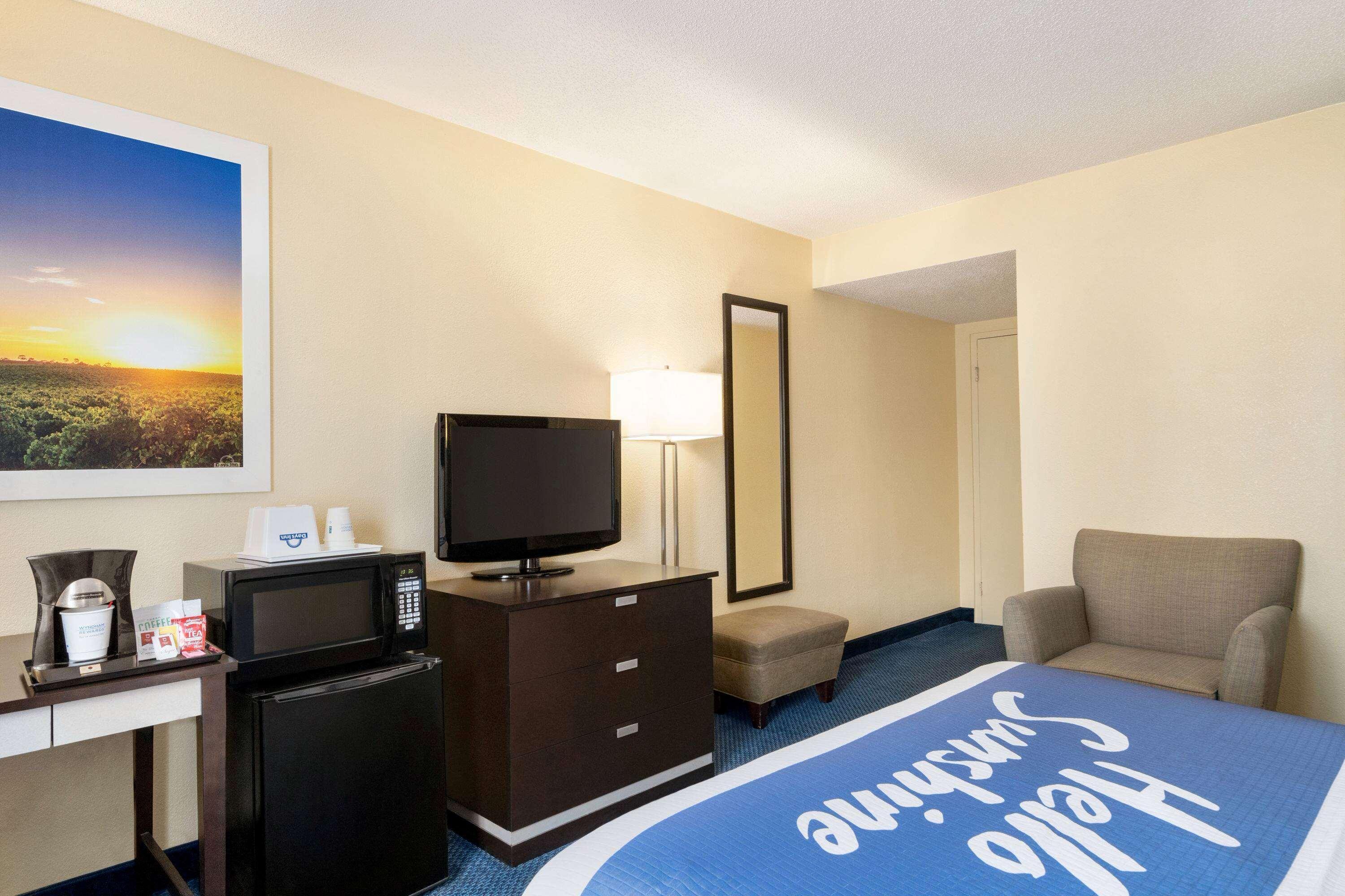 Days Inn By Wyndham Auburn/Finger Lakes Region Extérieur photo