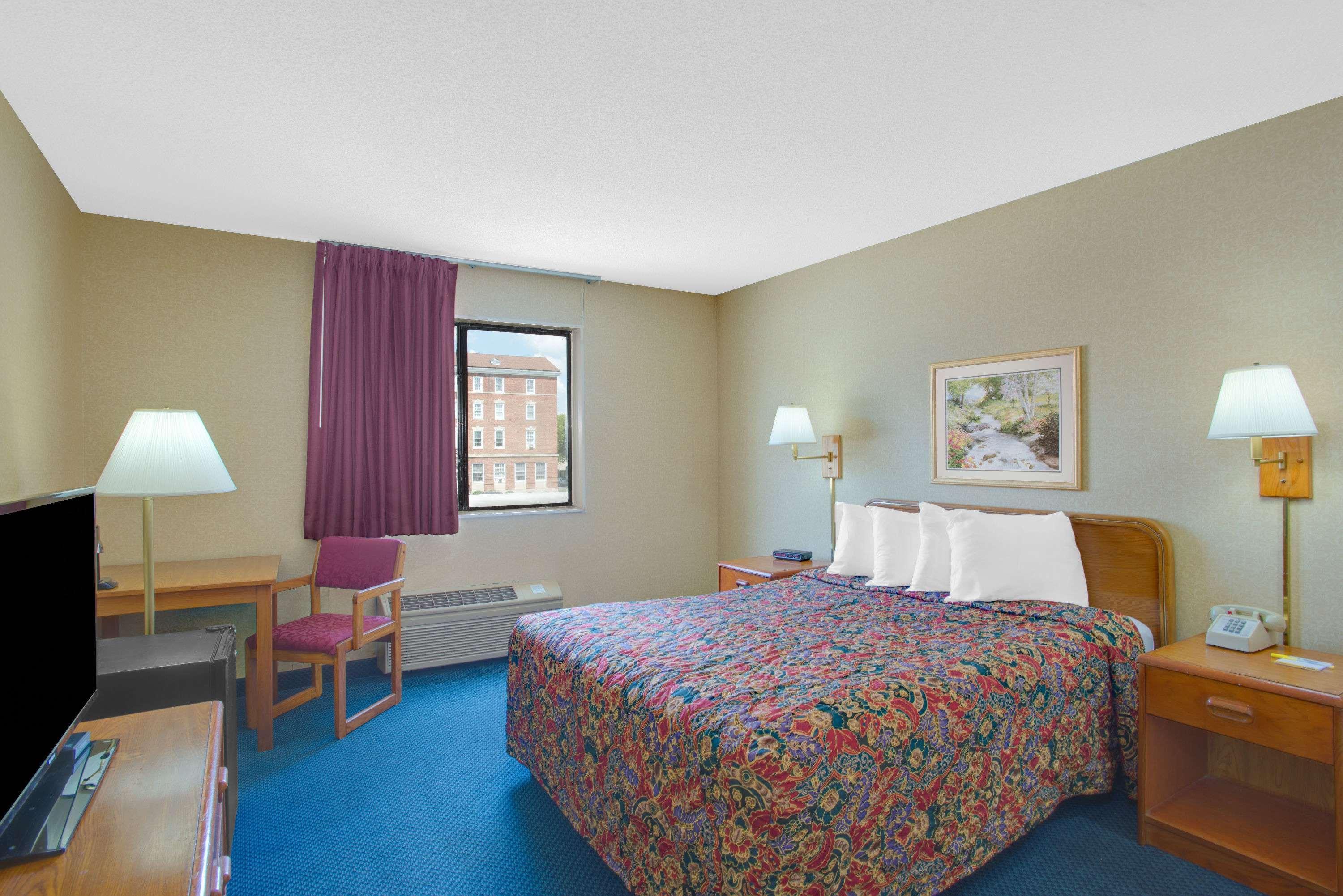 Days Inn By Wyndham Auburn/Finger Lakes Region Extérieur photo