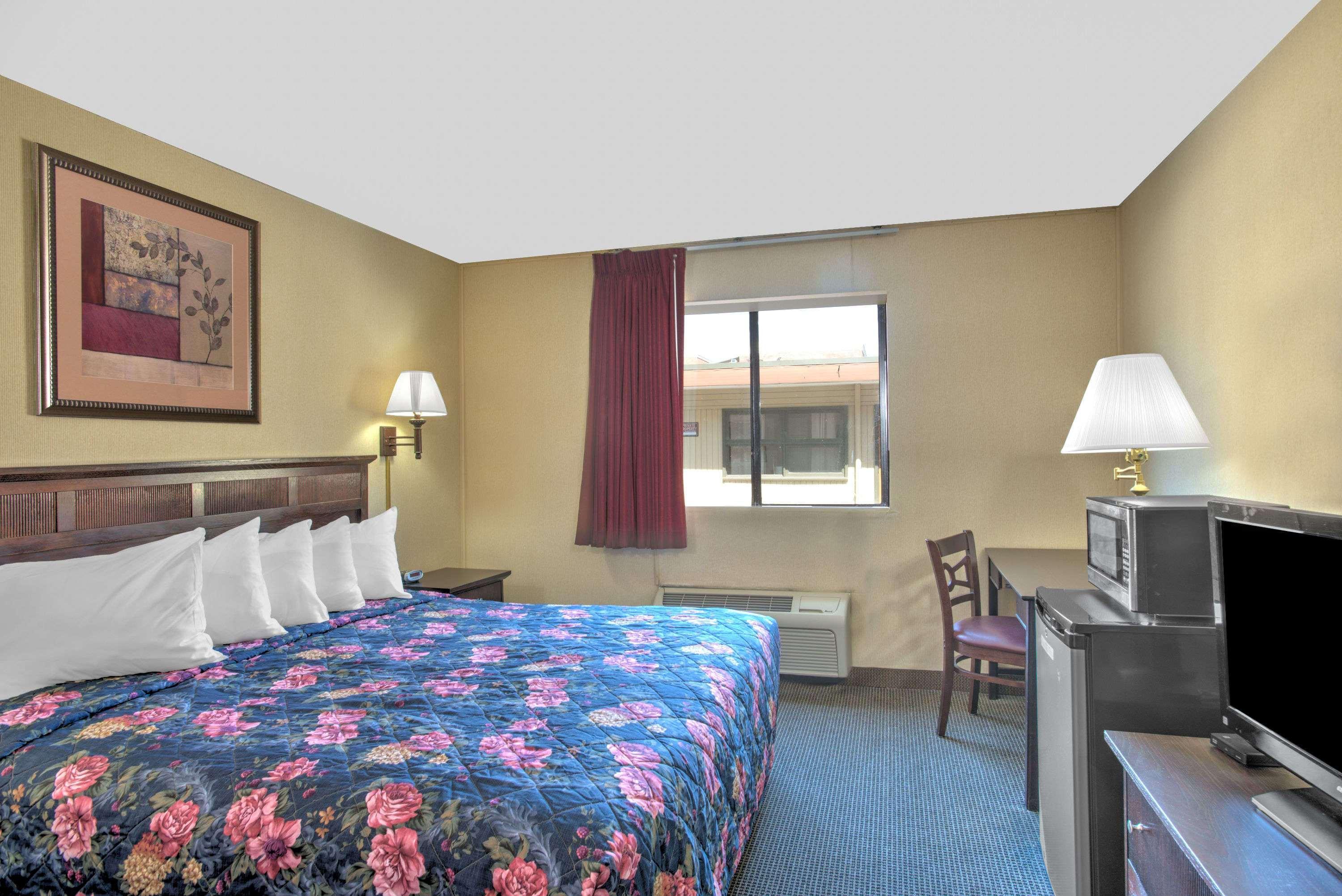 Days Inn By Wyndham Auburn/Finger Lakes Region Extérieur photo