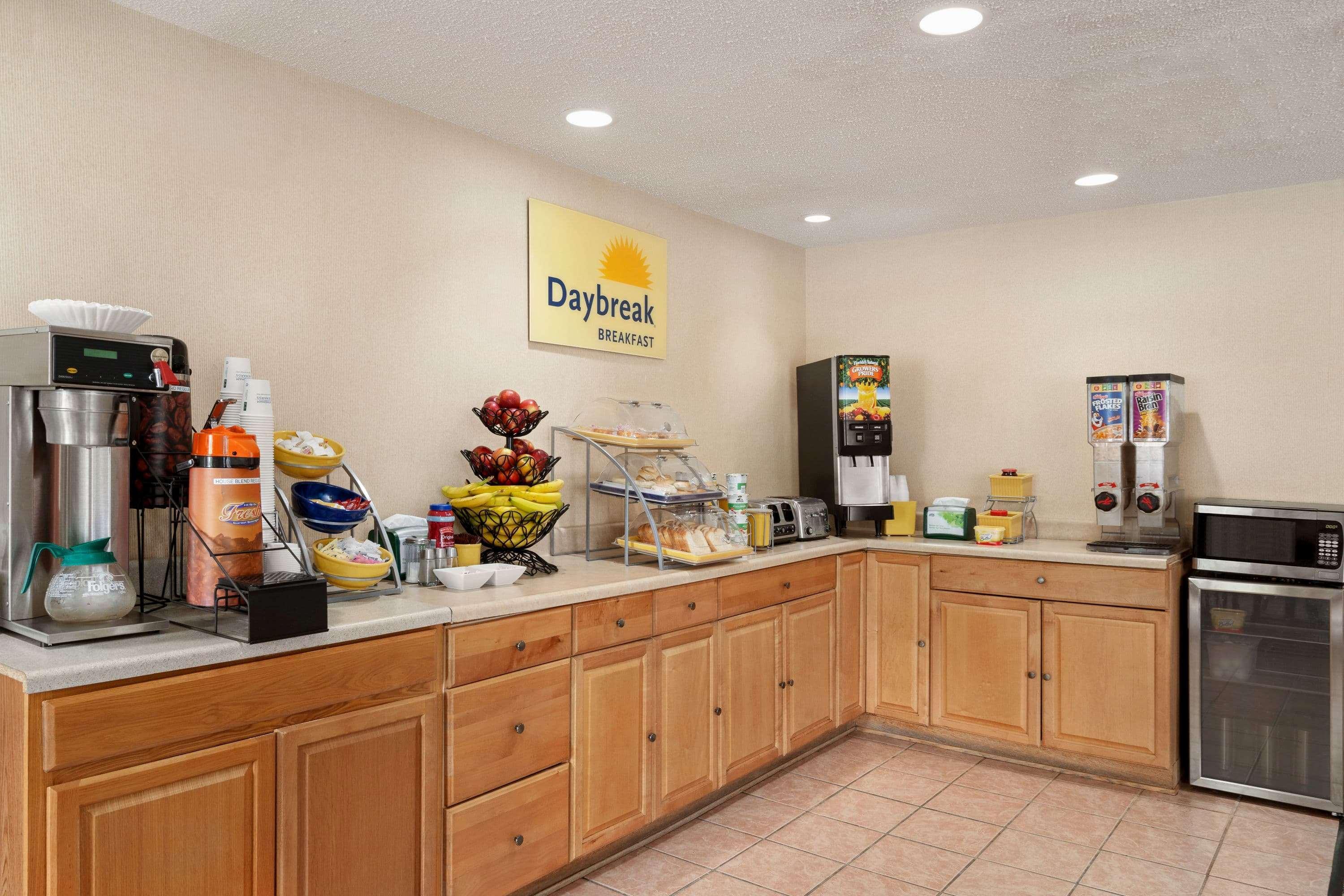 Days Inn By Wyndham Auburn/Finger Lakes Region Extérieur photo