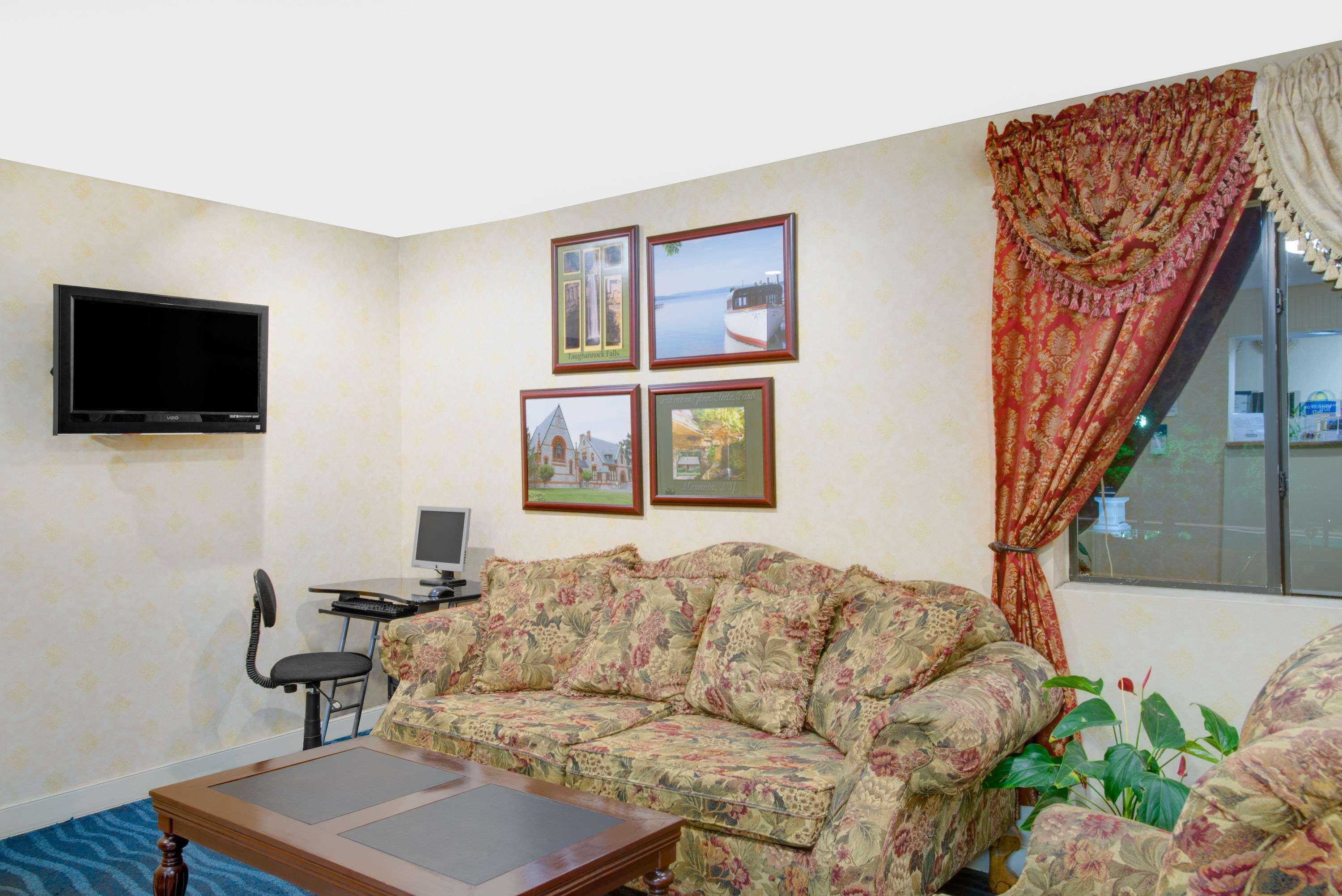 Days Inn By Wyndham Auburn/Finger Lakes Region Extérieur photo