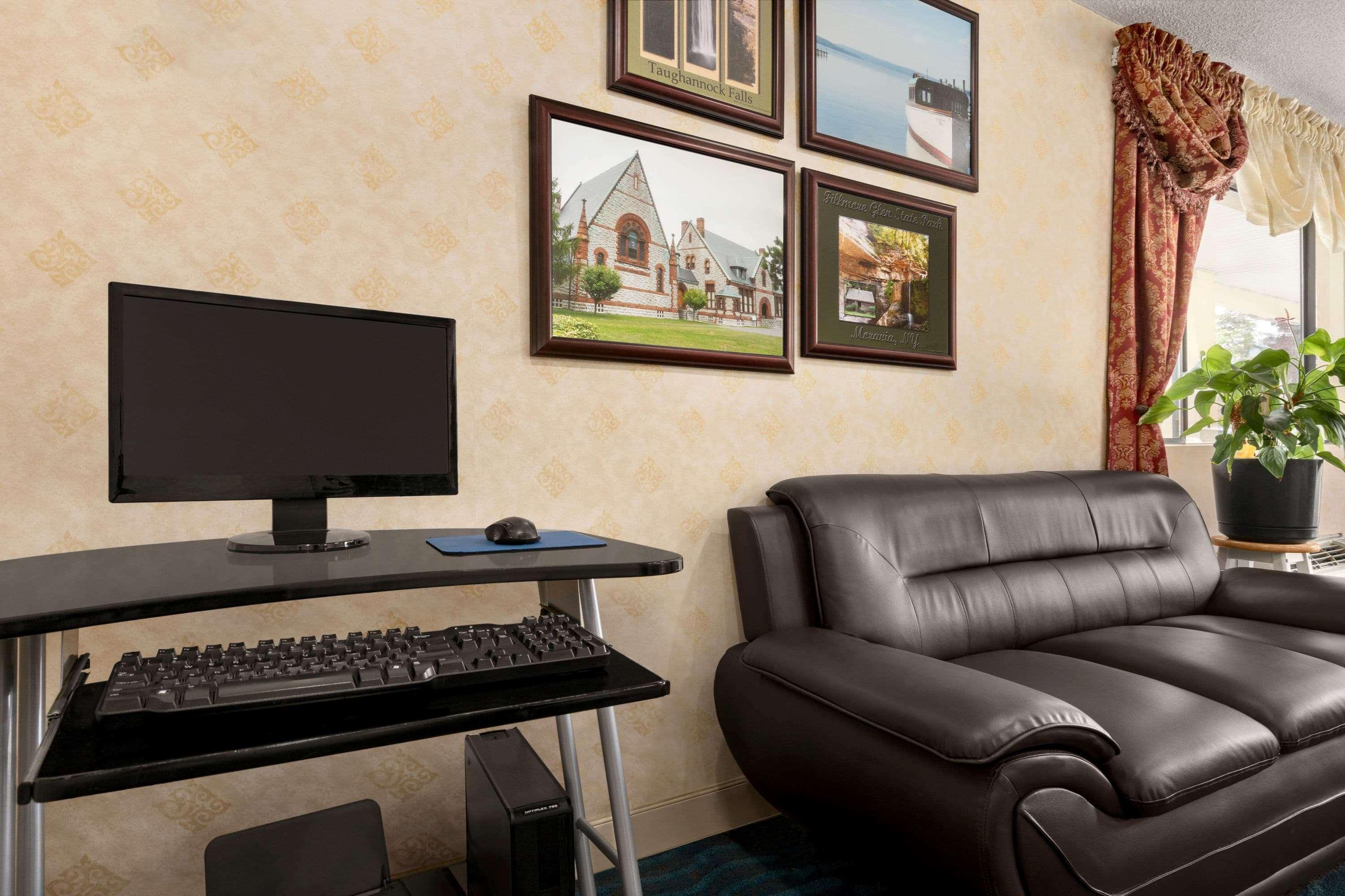 Days Inn By Wyndham Auburn/Finger Lakes Region Extérieur photo
